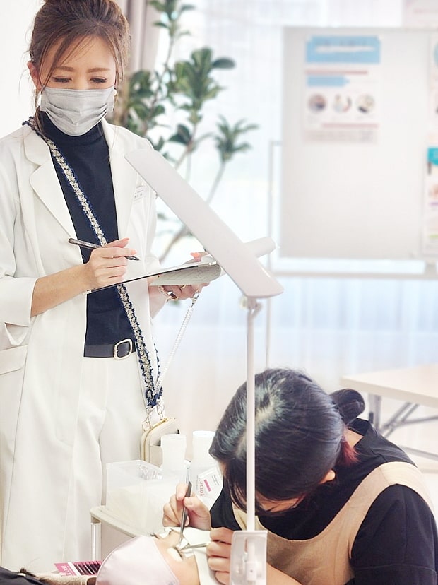 アンドルーチェテクニカルスクール 大阪校　西川校長の授業風景1